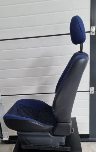 Asiento conductor 106