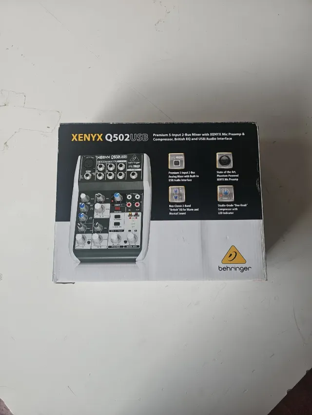 Mesa de mezclas Behringer Xenyx Q502USB