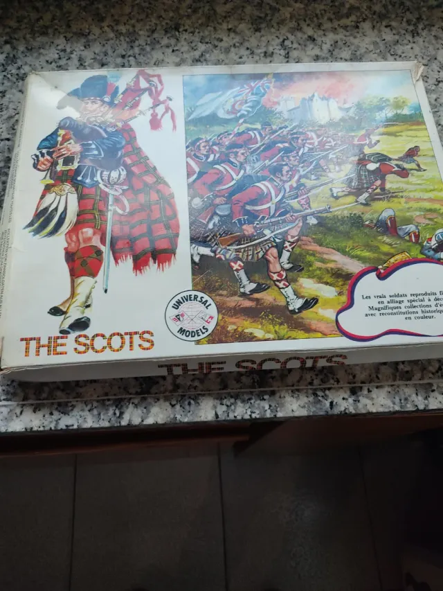 Scatola 10 soldatini metallo Universal Models