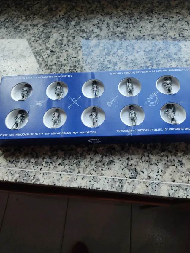 Scatola 10 soldatini metallo Universal Models