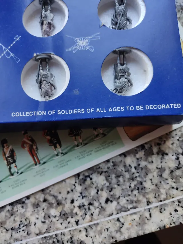 Scatola 10 soldatini metallo Universal Models