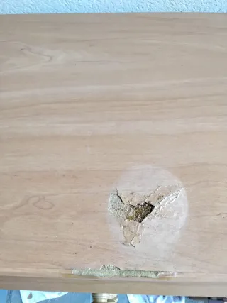 Cómoda de madera beige