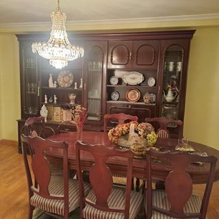 Conjunto Comedor Madera: Mesa y Mueble