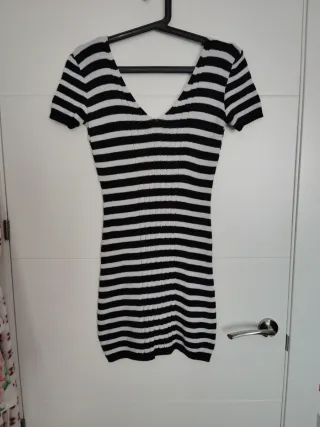 Vestido de rayas blanco y negro