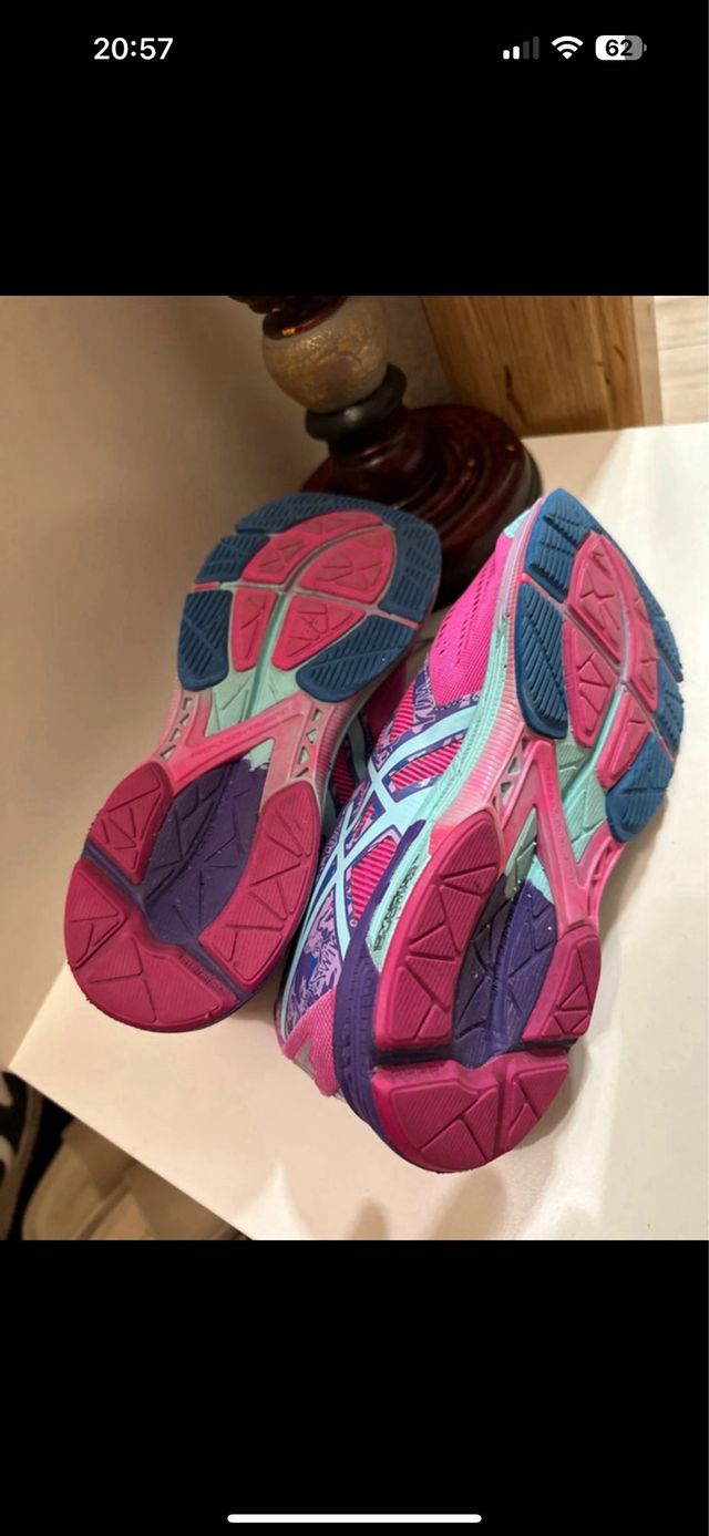 Zapatillas ASICS rosas y moradas