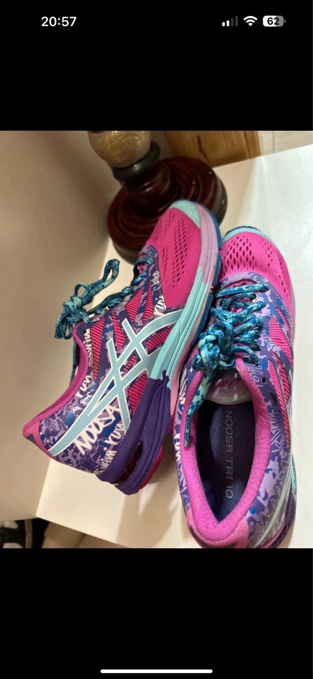Zapatillas ASICS rosas y moradas