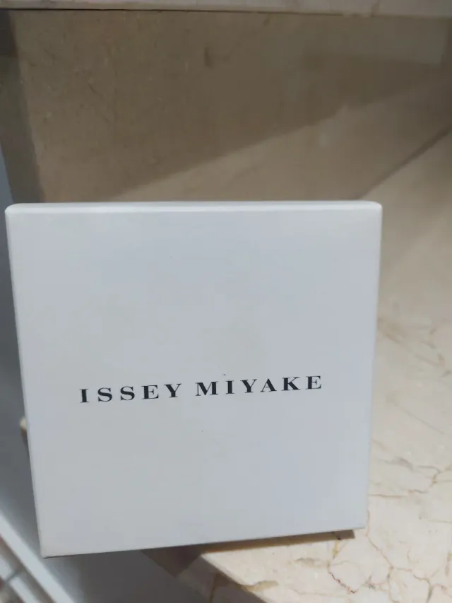 Colgante Issey Miyake L'Eau d'Issey Dorado