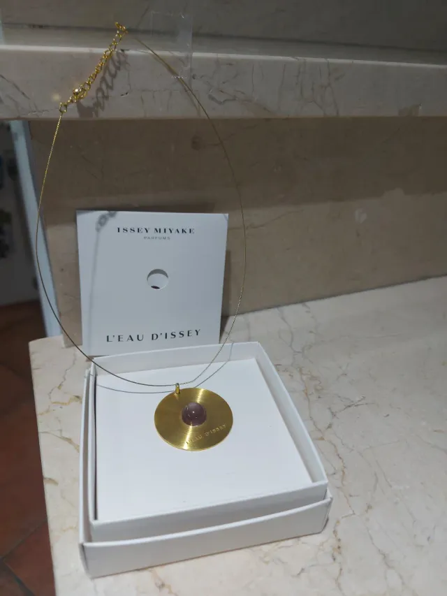 Colgante Issey Miyake L'Eau d'Issey Dorado