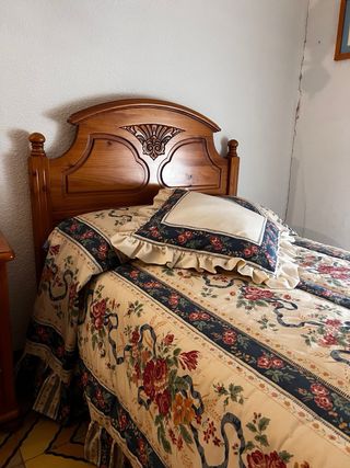 Habitación rústica madera pino 2 camas.