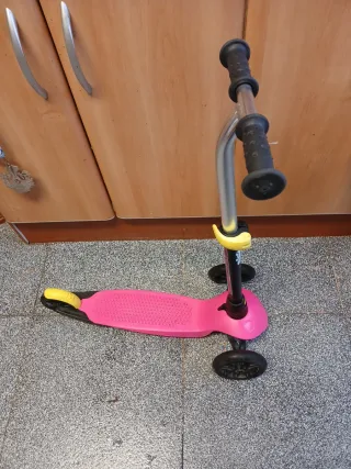 Patinete infantil,3 ruedas rosa.Decathlon.oxelo b1