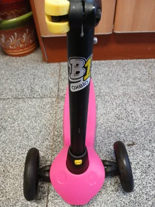 Patinete infantil,3 ruedas rosa.Decathlon.oxelo b1