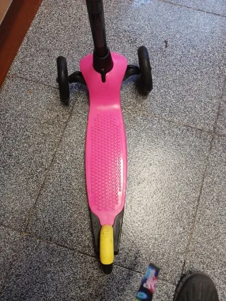 Patinete infantil,3 ruedas rosa.Decathlon.oxelo b1