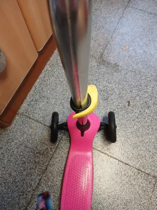 Patinete infantil,3 ruedas rosa.Decathlon.oxelo b1