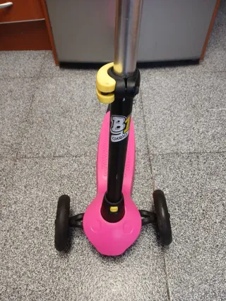 Patinete infantil,3 ruedas rosa.Decathlon.oxelo b1