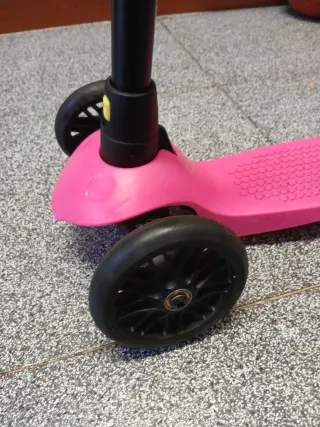 Patinete infantil,3 ruedas rosa.Decathlon.oxelo b1