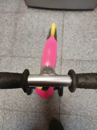 Patinete infantil,3 ruedas rosa.Decathlon.oxelo b1