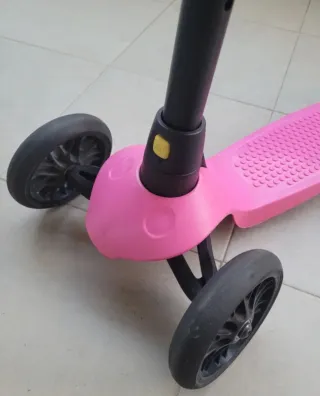 Patinete infantil,3 ruedas rosa.Decathlon.oxelo b1