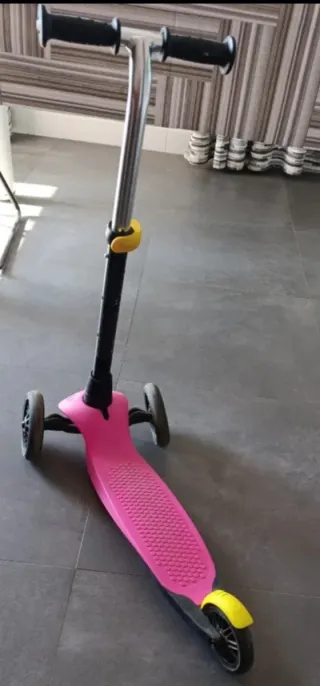 Patinete infantil,3 ruedas rosa.Decathlon.oxelo b1