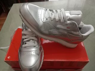 Zapatillas Reebok Plata y Blanco