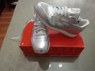Zapatillas Reebok Plata y Blanco