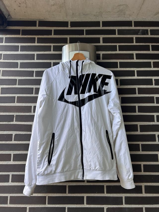 Cortavientos Nike Blanco y Negro