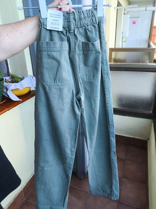 Pantalón vaquero Pull and Bear mujer verde