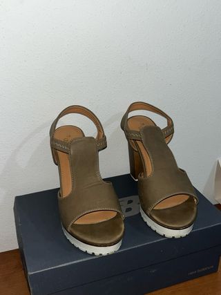 Sandalias de plataforma beige/marrón talla 39