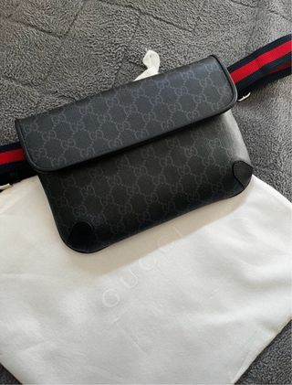 Riñonera Gucci GG Supreme Negra