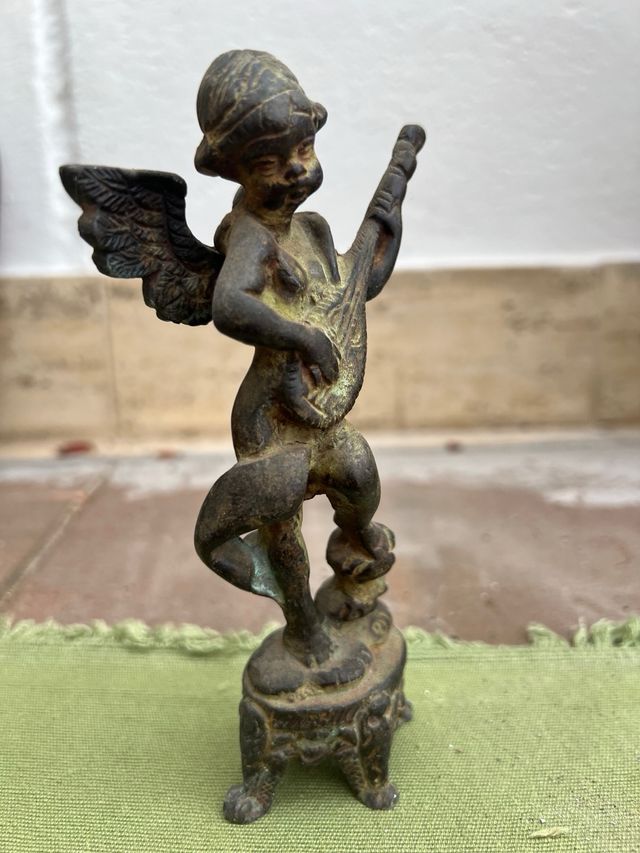Angelo musicista in bronzo