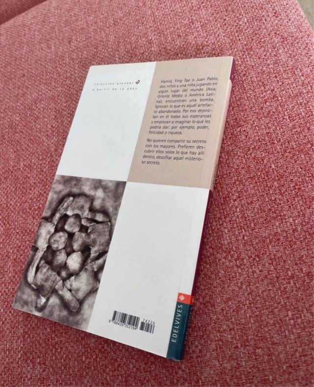 La bomba una fábula en tres dimensiones