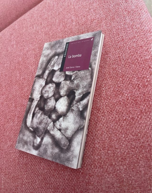 La bomba una fábula en tres dimensiones