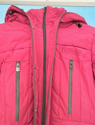 Cazadora chica granate