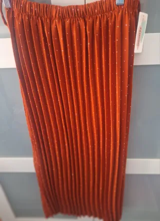 Falda plisada color teja