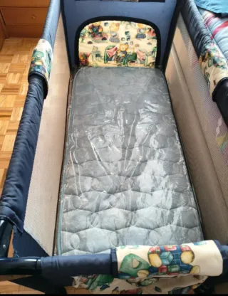 Cuna de viaje con colchón