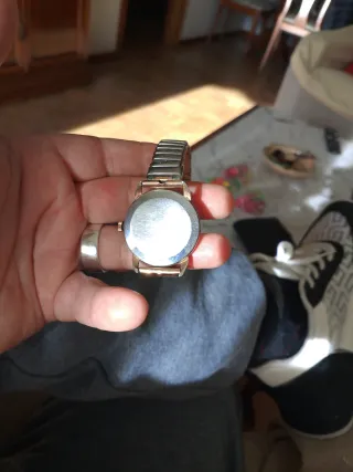 Reloj de pulsera dorado Escucho ofertas