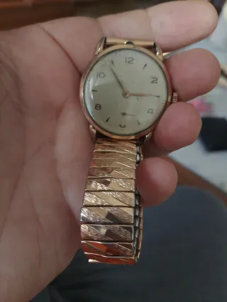 Reloj de pulsera dorado Escucho ofertas