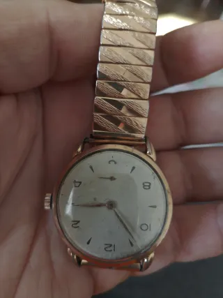 Reloj de pulsera dorado Escucho ofertas