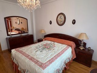 Somier, cabecero, mesitas y espejo