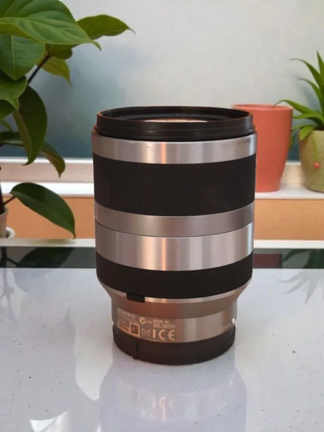 Sony E 18-200mm F3.5-6.3 SEL18200