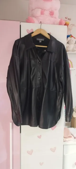 Camisa efecto piel negra Primark