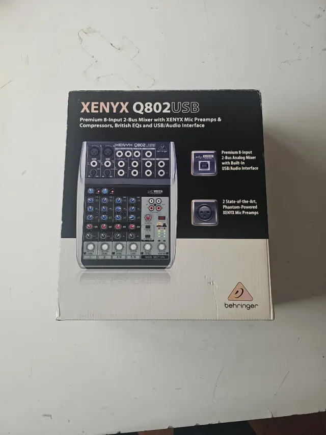 Behringer Xenyx Q802USB Mezclador