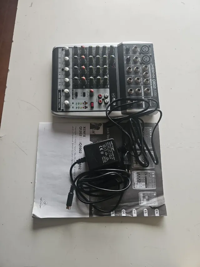 Behringer Xenyx Q802USB Mezclador