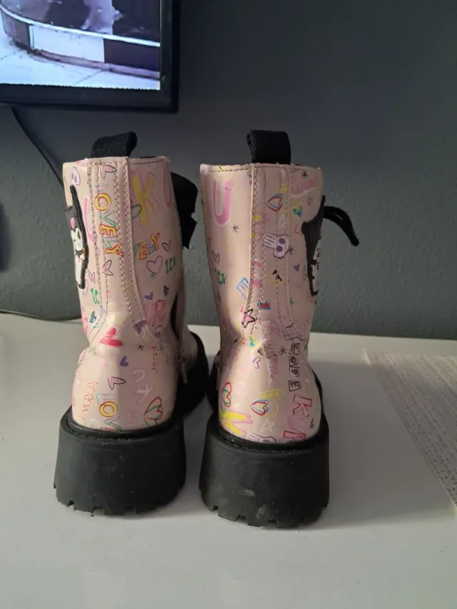 Botas niña Kuromi multicolor