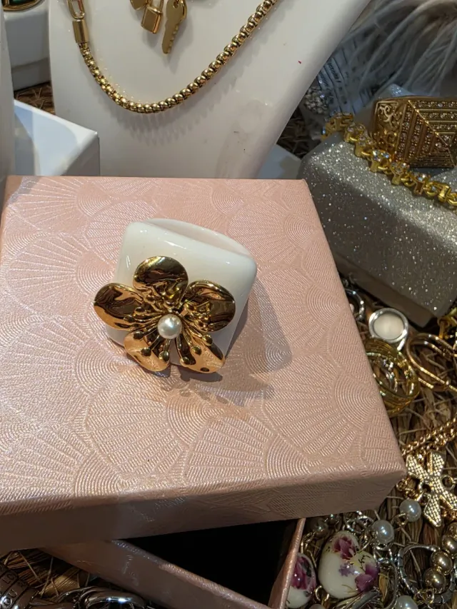 Anel Flor com Pérola Esmaltada