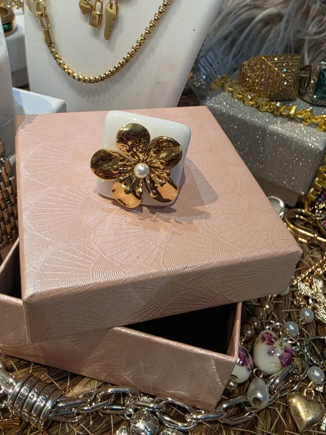 Anel Flor com Pérola Esmaltada