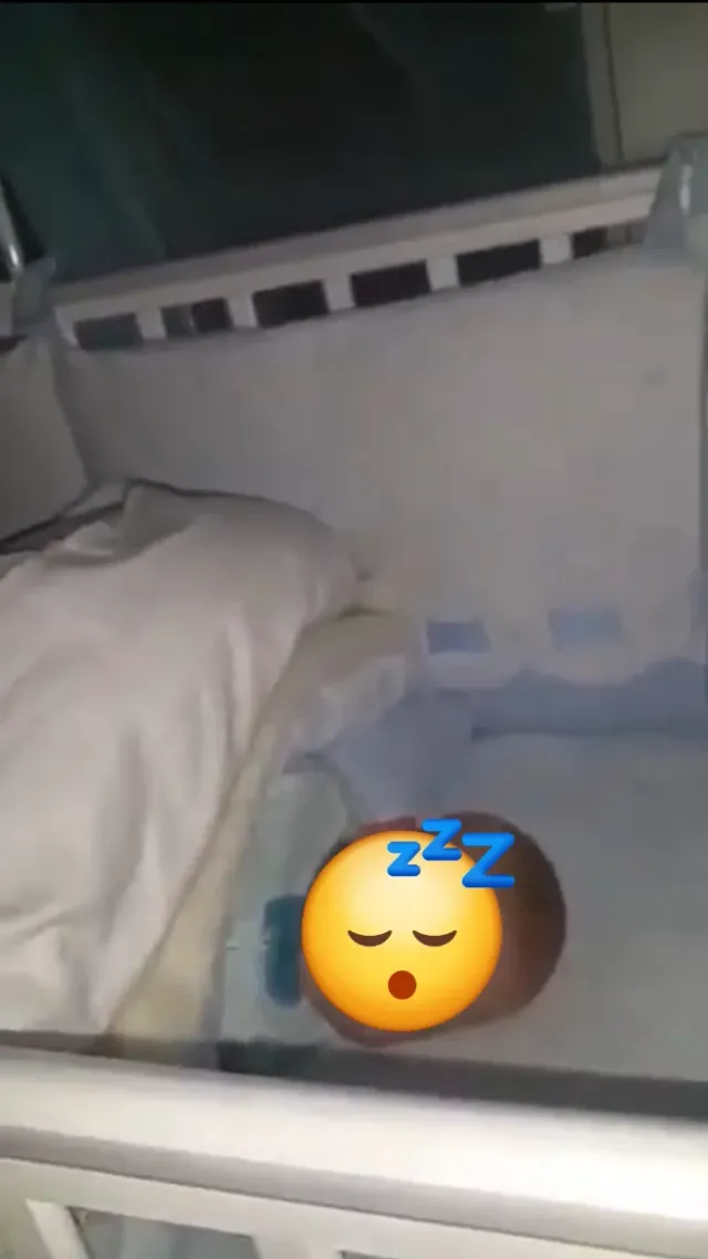 Edredón, manta y sábanas cuna coralina