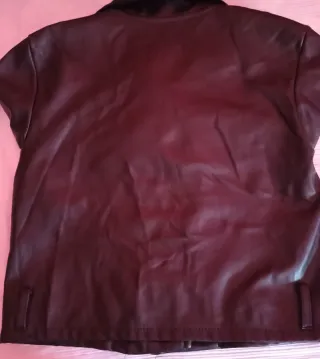 Chaqueta de cuero negra