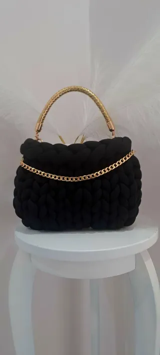 Borsa Marshmallow Nera con Dettagli Oro