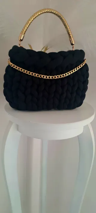 Borsa Marshmallow Nera con Dettagli Oro