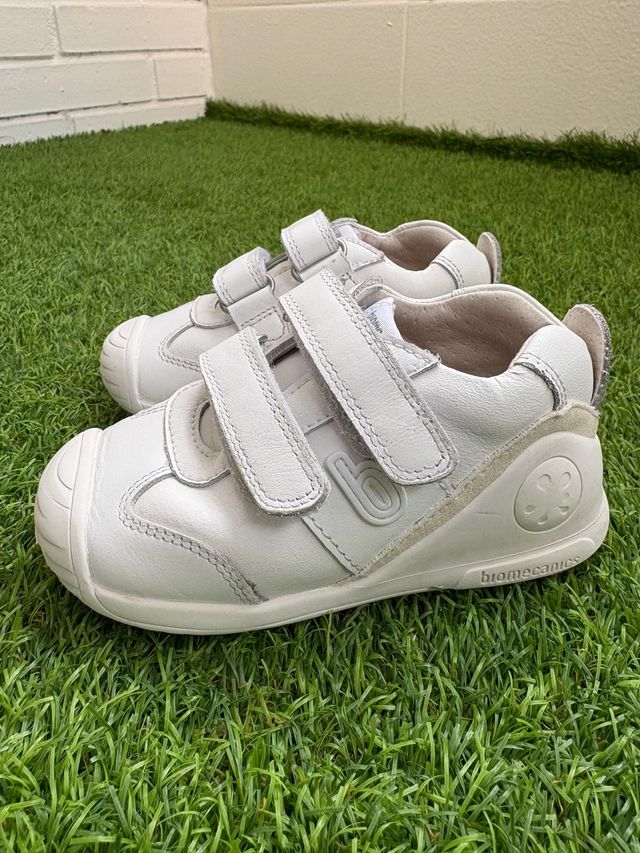 Zapatillas Biomecanics Talla 23 Blancas